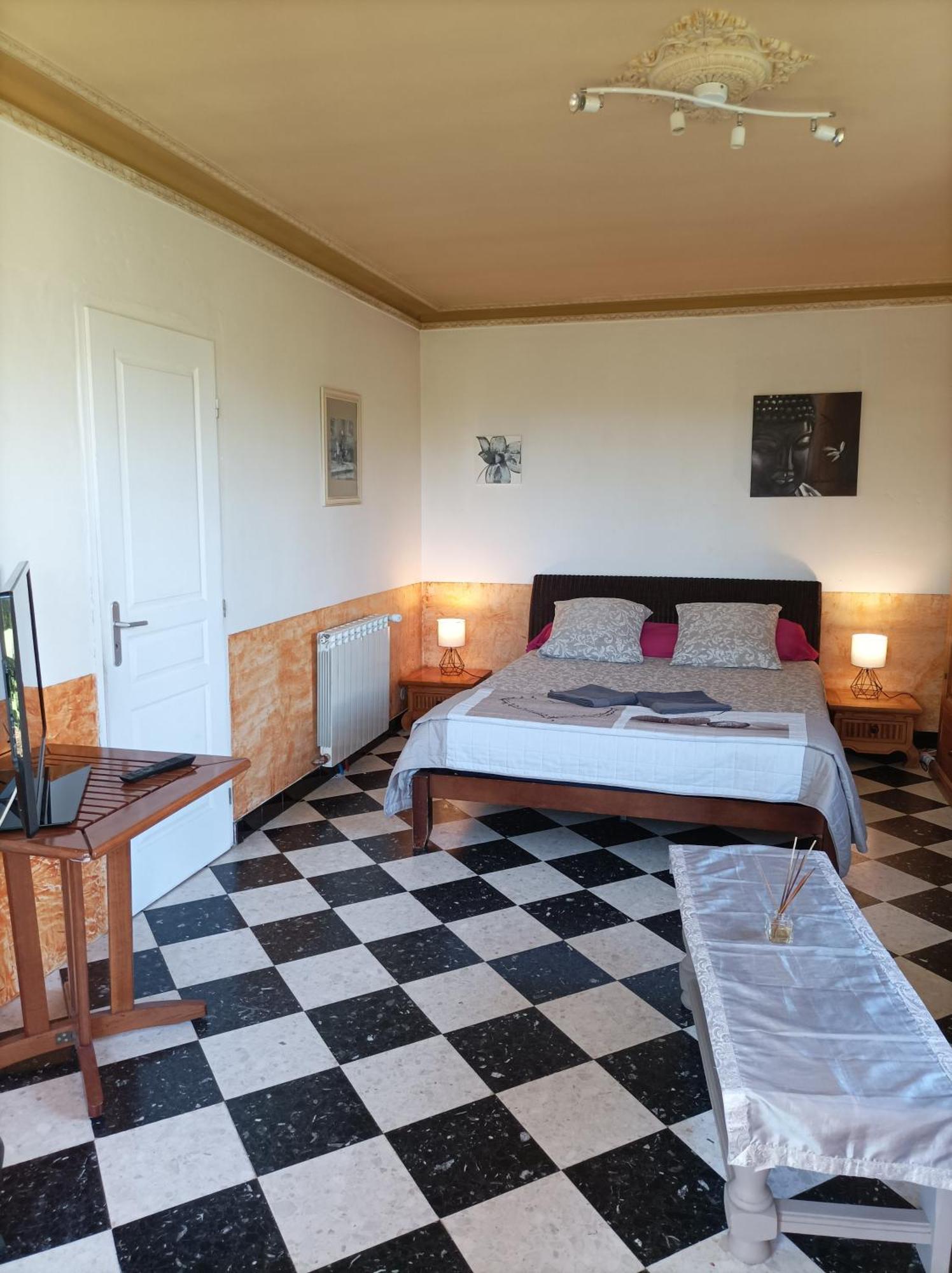 Chambre D'Hotes Les Garrigues Piolenc Exterior photo